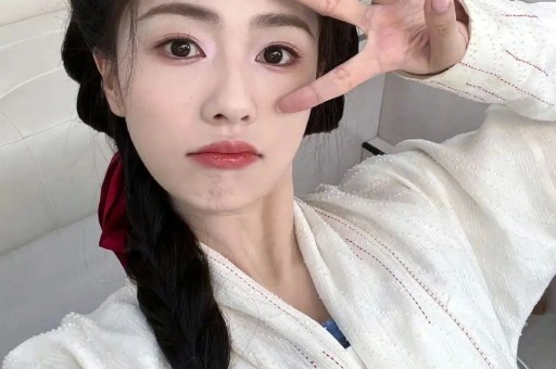 叶祖新疑似新恋情曝光与神秘美女挽手出行曾与蒋欣张佳宁交往