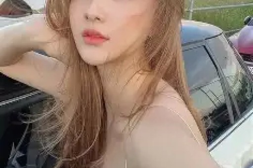 Lisa新恋情曝光！男方是泰国歌手小蓝带父母聚餐见家长网友：这次认真了？
