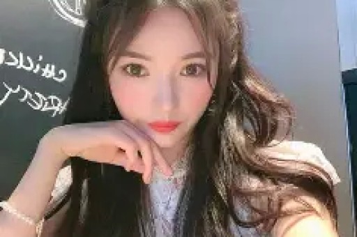 明星离婚后隐私遭曝光八岁孩子卷入舆论漩涡。