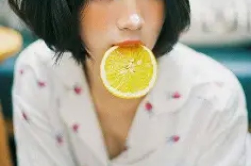秦俊杰新恋情曝光小5岁“谋女郎”特粘人主动搂脖撒娇回爱巢